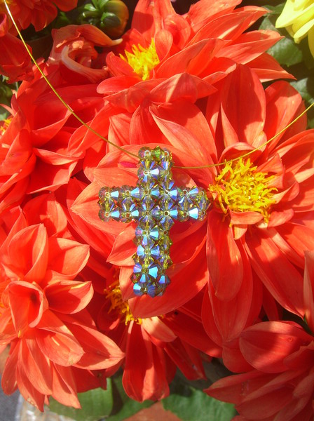 Kreuz-Anh�nger aus echten Swarovski Steinen - nach Wunsch