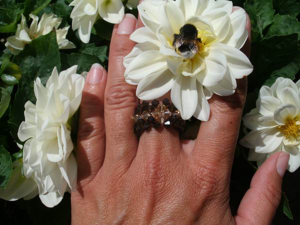 Ring aus echten Swarovski Steinen - mocca