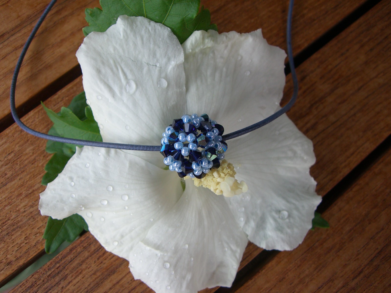 Kugel-Anh�nger  aus echten Swarovski Steinen - blau/hellblau