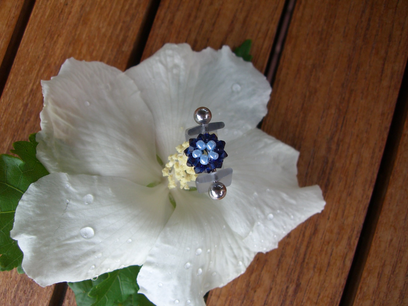 3D Kugel-Ring aus echten Swarovski Steinen - blau/hellblau