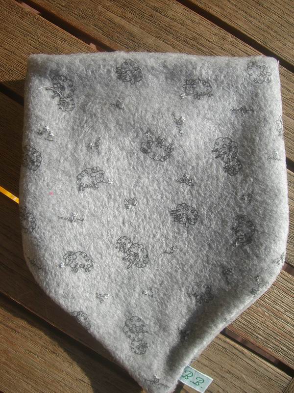 Halstuch mit Klettverschluss aus Fleece mit Sch�fchen - beige