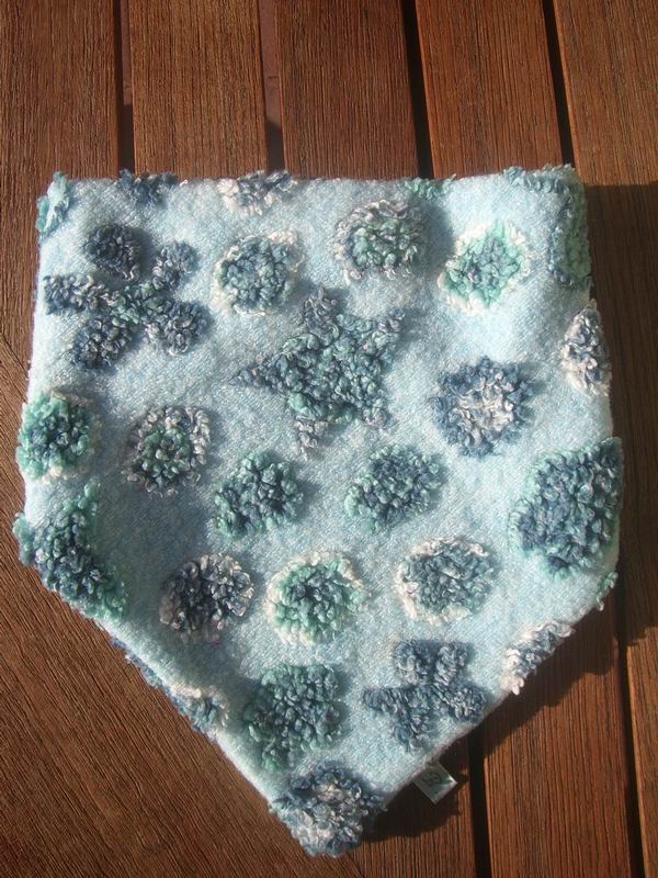 Halstuch mit Klettverschluss aus Fleece blau gebl�mt