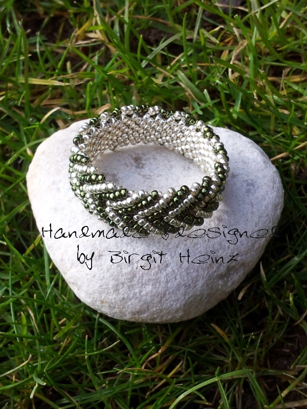 ZickZack Ring aus Miyuki Perlen